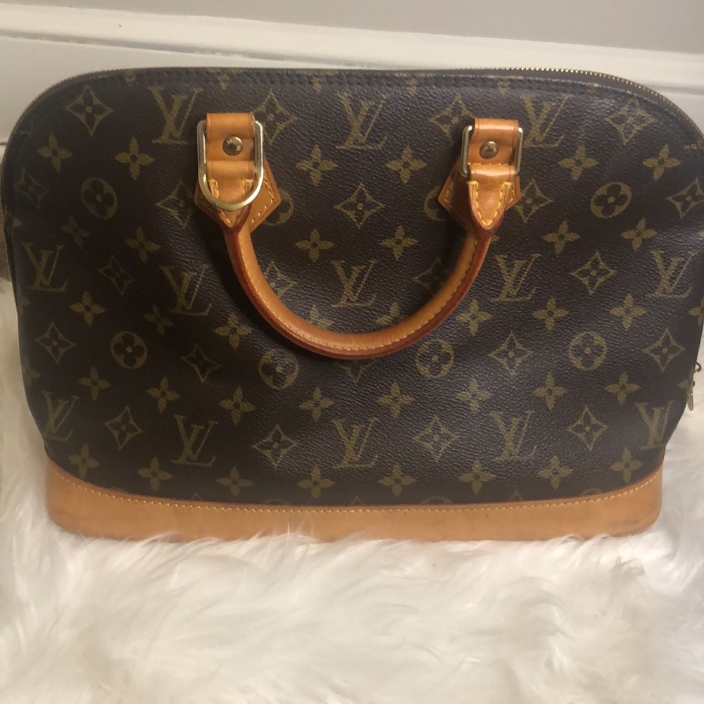 ✨Authentic✨ Louis Vuitton Alma Purse🤎